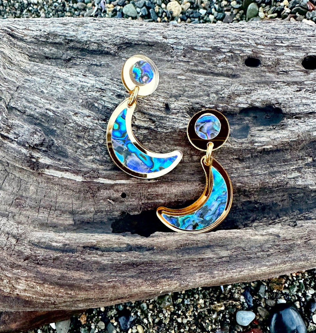 Nuci earrings moon shaped with gold-colored exterior