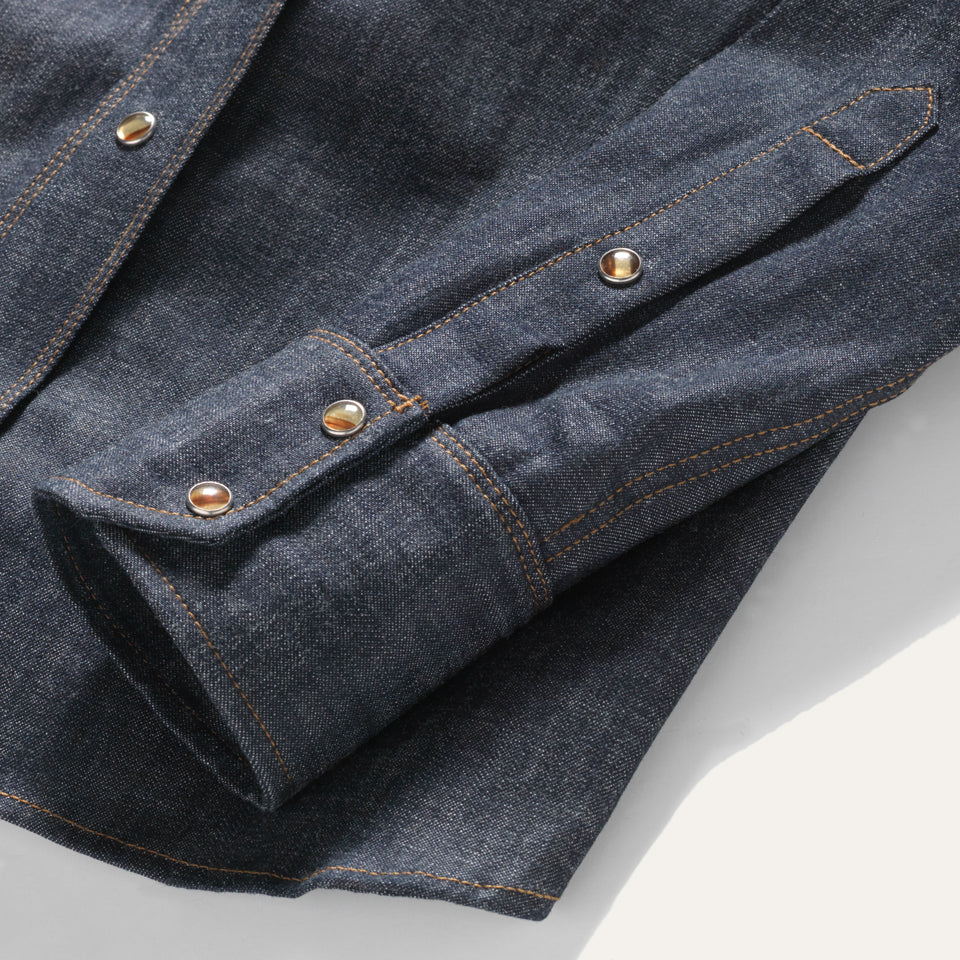 Close up of three button cuff on all cotton chambray western snap with faux tortoise shell snaps.